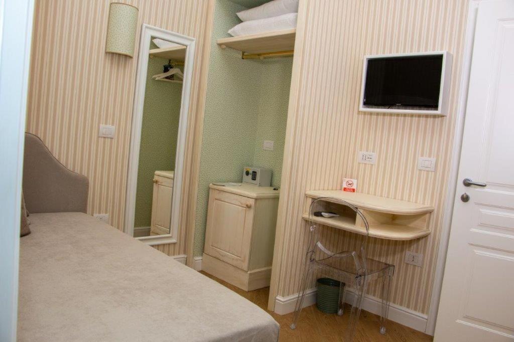 Hotel Florita Napoli Extérieur photo